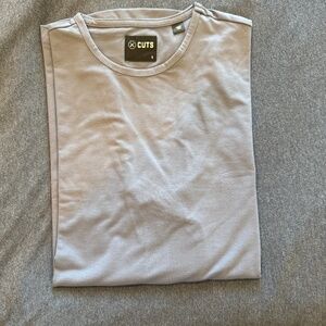 Cuts Clothing Men's Long Sleeve Curve Hem Crew Neck Signature Fit Tee T-Shirt S
